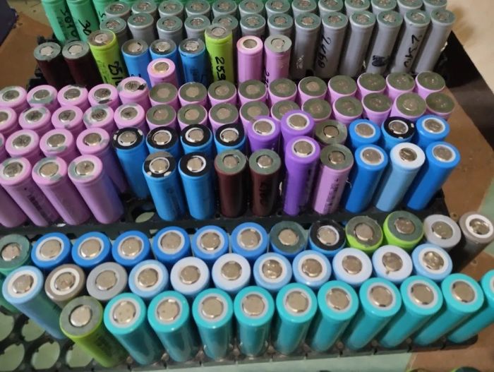 Акумуляторна батарея різних виробників