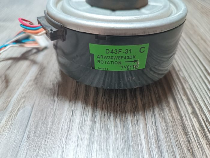 Двигун вентилятора DAIKIN 4016166 DC FAN MOTOR D43F-31 43W